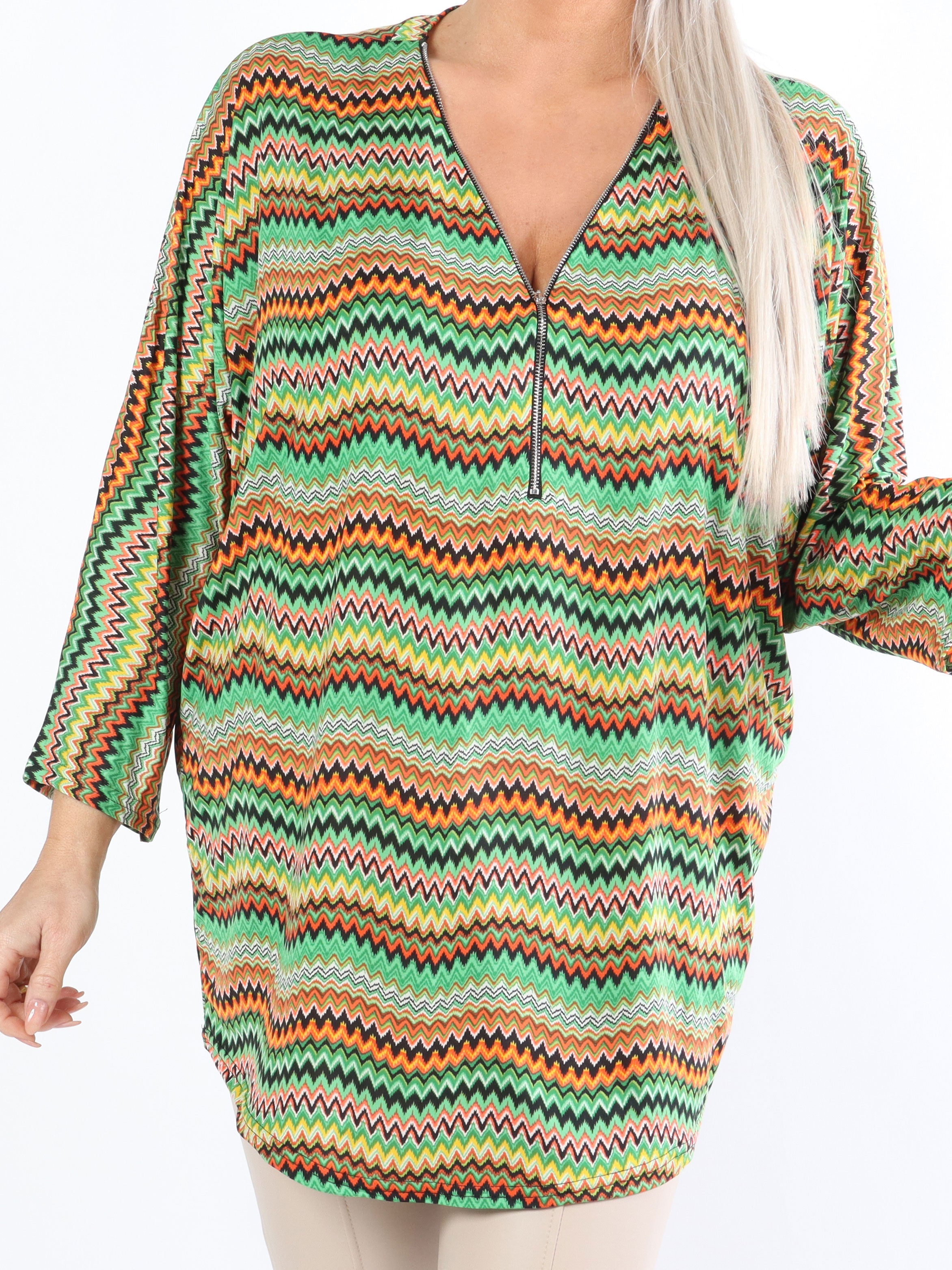 Celia Zigzag - Söt plus size tunika i elastiskt tyg med dragkedja